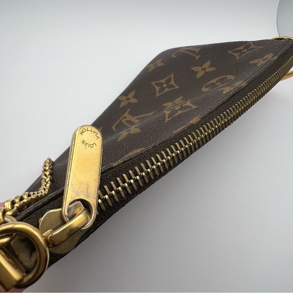 Louis Vuitton Monogram Milla MM Pouchette - Picture 3 of 16